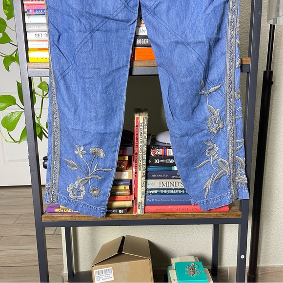 Johnny  Was Biya Aventura Blue Cargo Embroidered Jean Pant Size 8 $435 Wide Leg - Picture 8 of 13